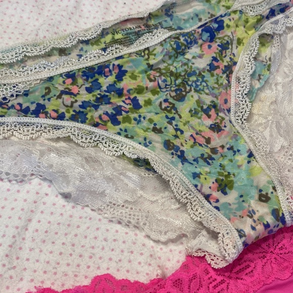 Victoria’s Secret bundle of three cheeky panties small sexy & cute - Picture 5 of 9